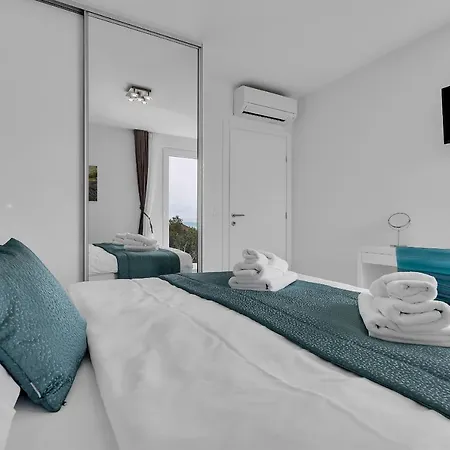 Oscar Nyaraló Makarska